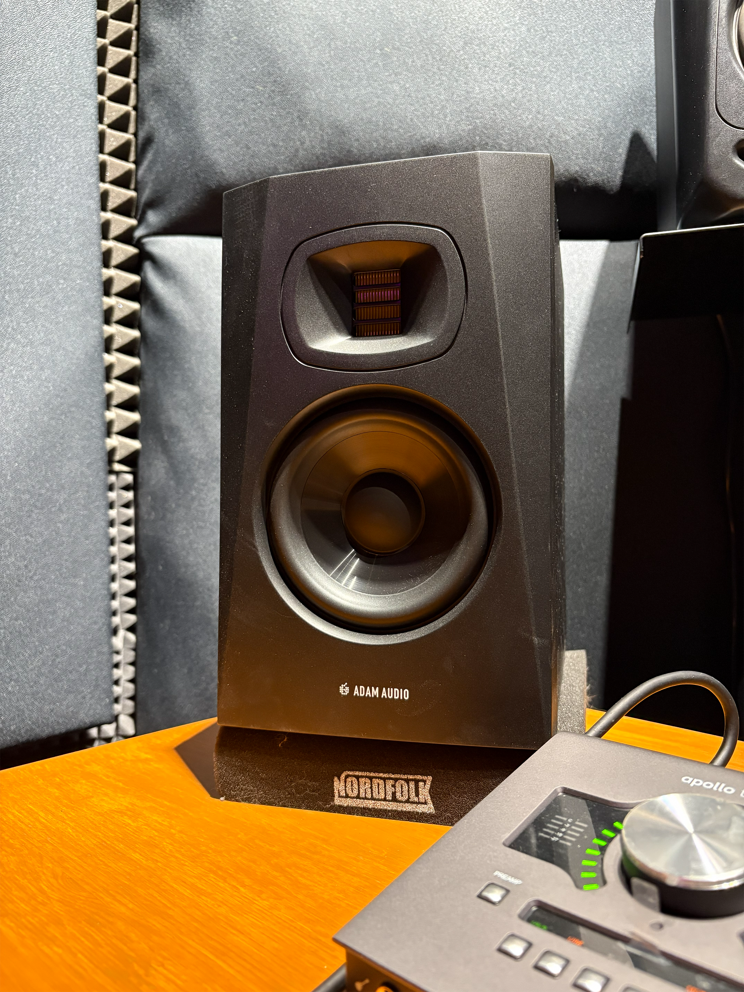 ADAM AUDIO T5V